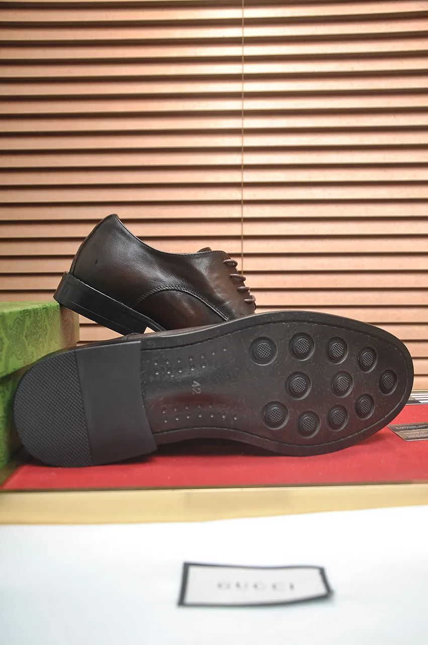 Men's shoes 💰580💶 Brand: GUCCI (Gucci) Standard code: Men's code 38/44 (45 can be customized) Grade: Same as the official website Original quality Material: Original cowhide Water-dyed cowhide lining Original rubber outsole Style category: Men's fashionable casual leather shoes Distinguished big-name luxury elements Top luxury Color: Actual picture